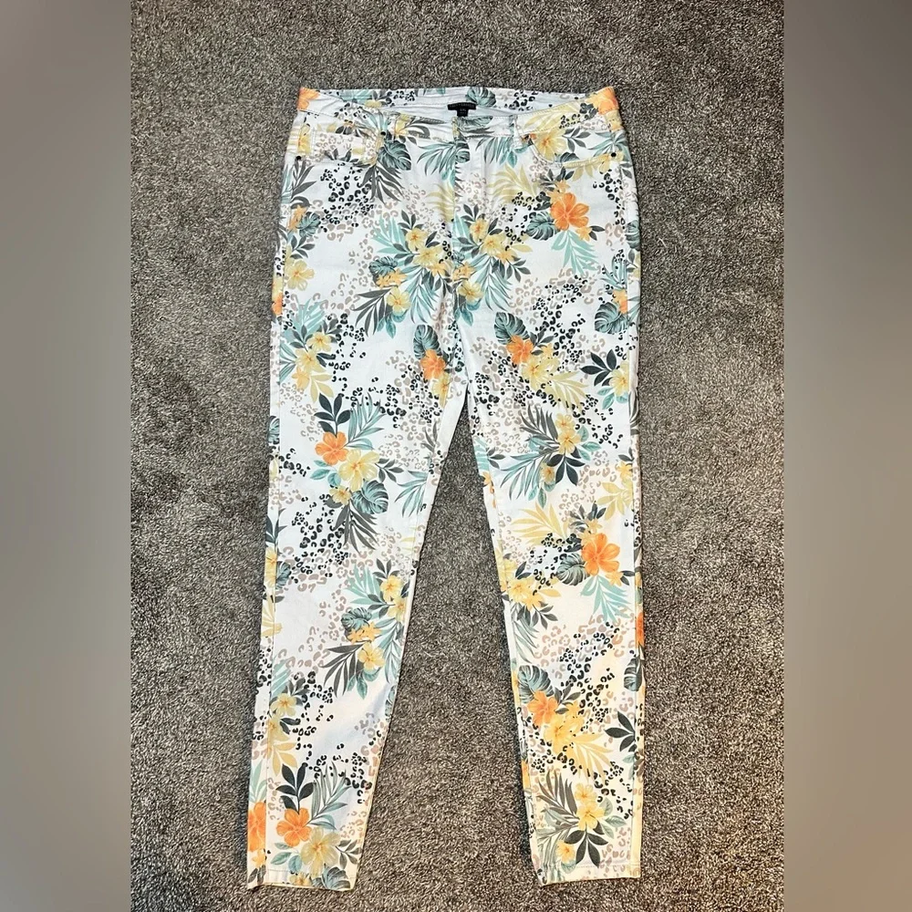 Coco + Carmen Floral Women Jeans - Multicolor - Picture 1 of 6